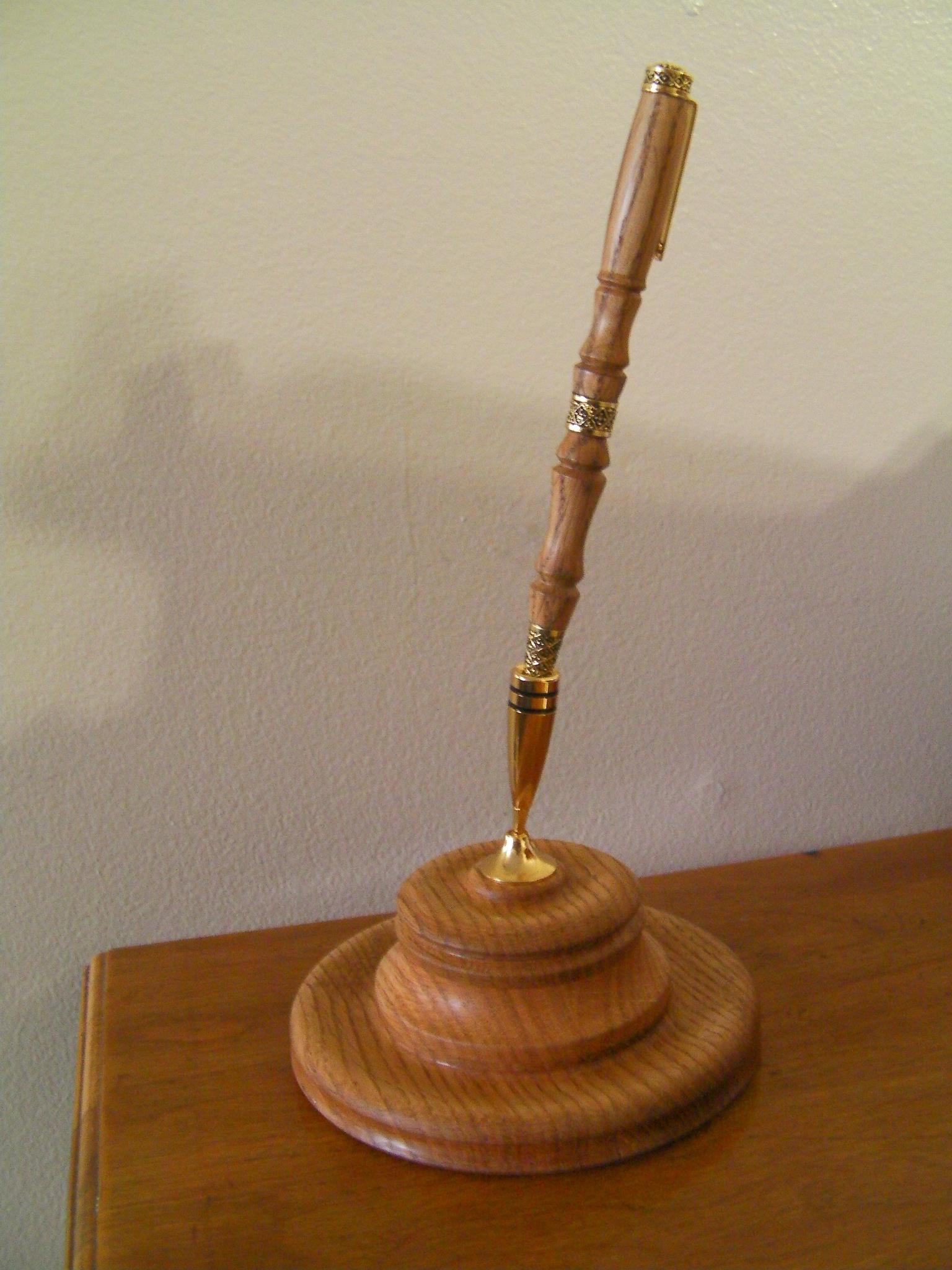 Stylo sur socle — collection historique