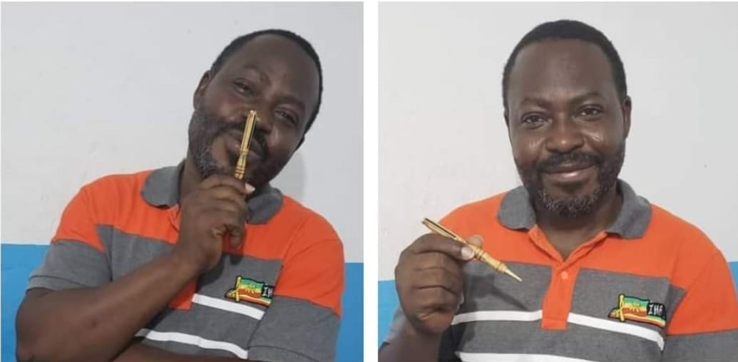 Un client heureux avec son stylo Benoît Duguay